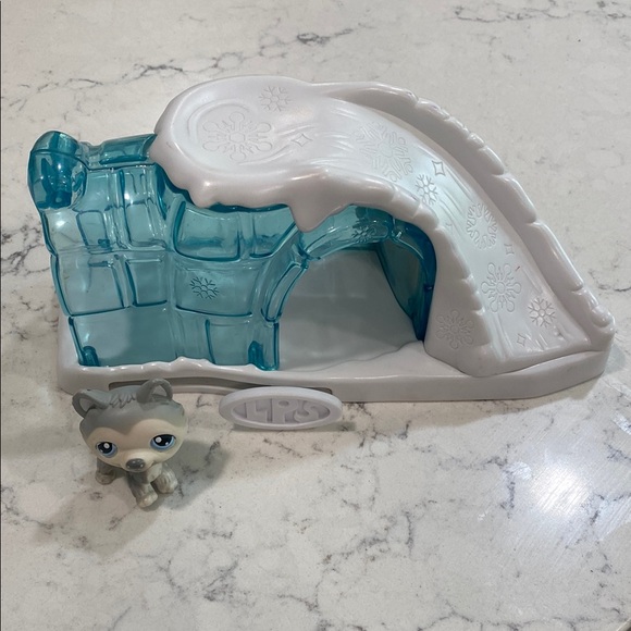 Littlest Pet Shop Other - LPS Polar Puppies Playset